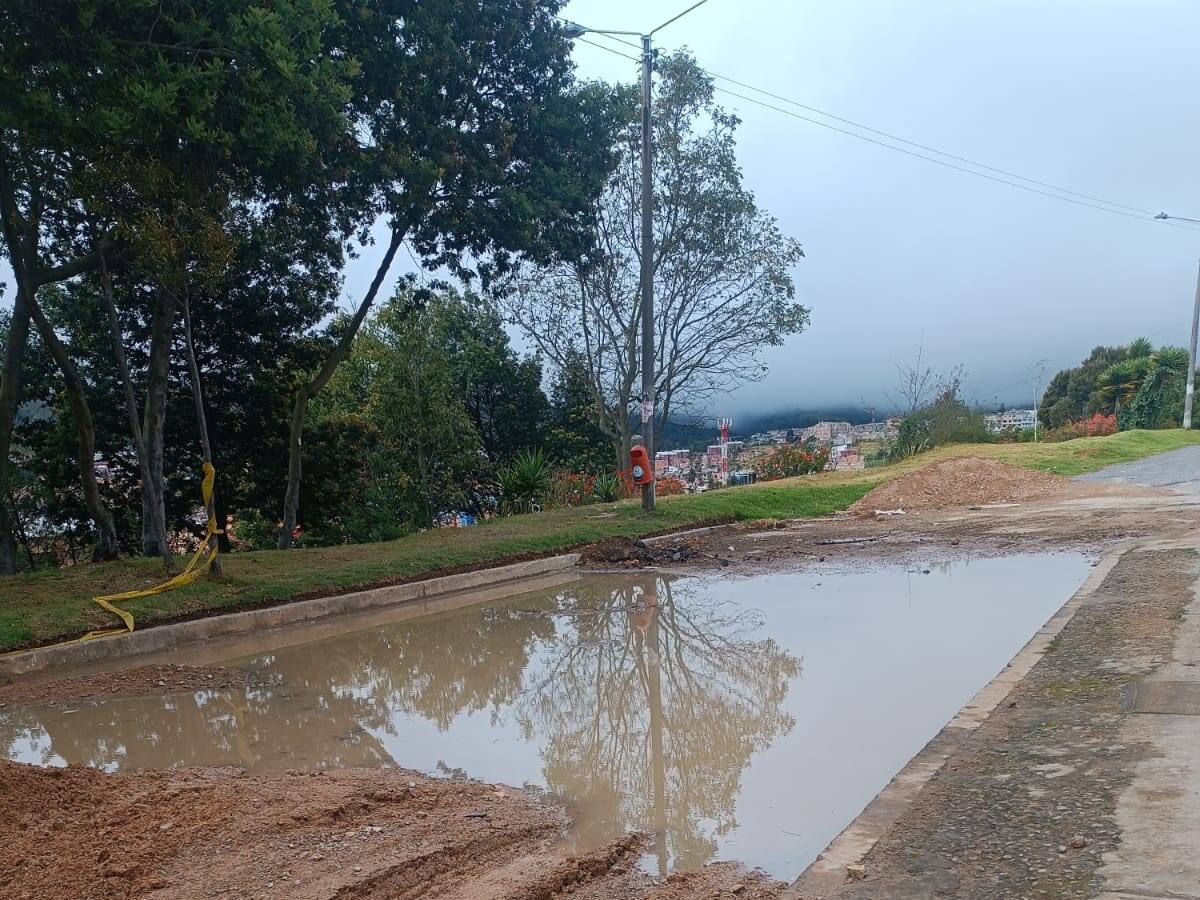 Líder comunal denuncia “piscina” que dejaron en el barrio Suárez