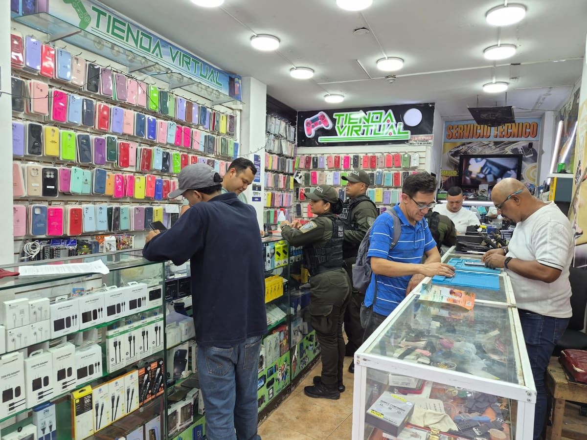 GAULA de la Policía en Cartagena visitó sector comercial del barrio San Pedro