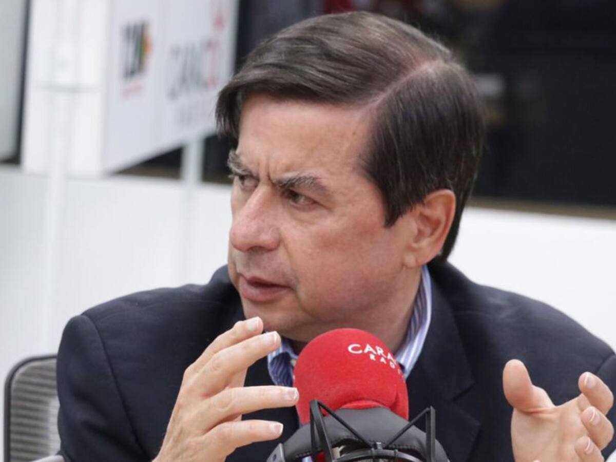 Exministro Cristo: Debemos concentrarnos en debilitar militarmente al Clan del Golfo