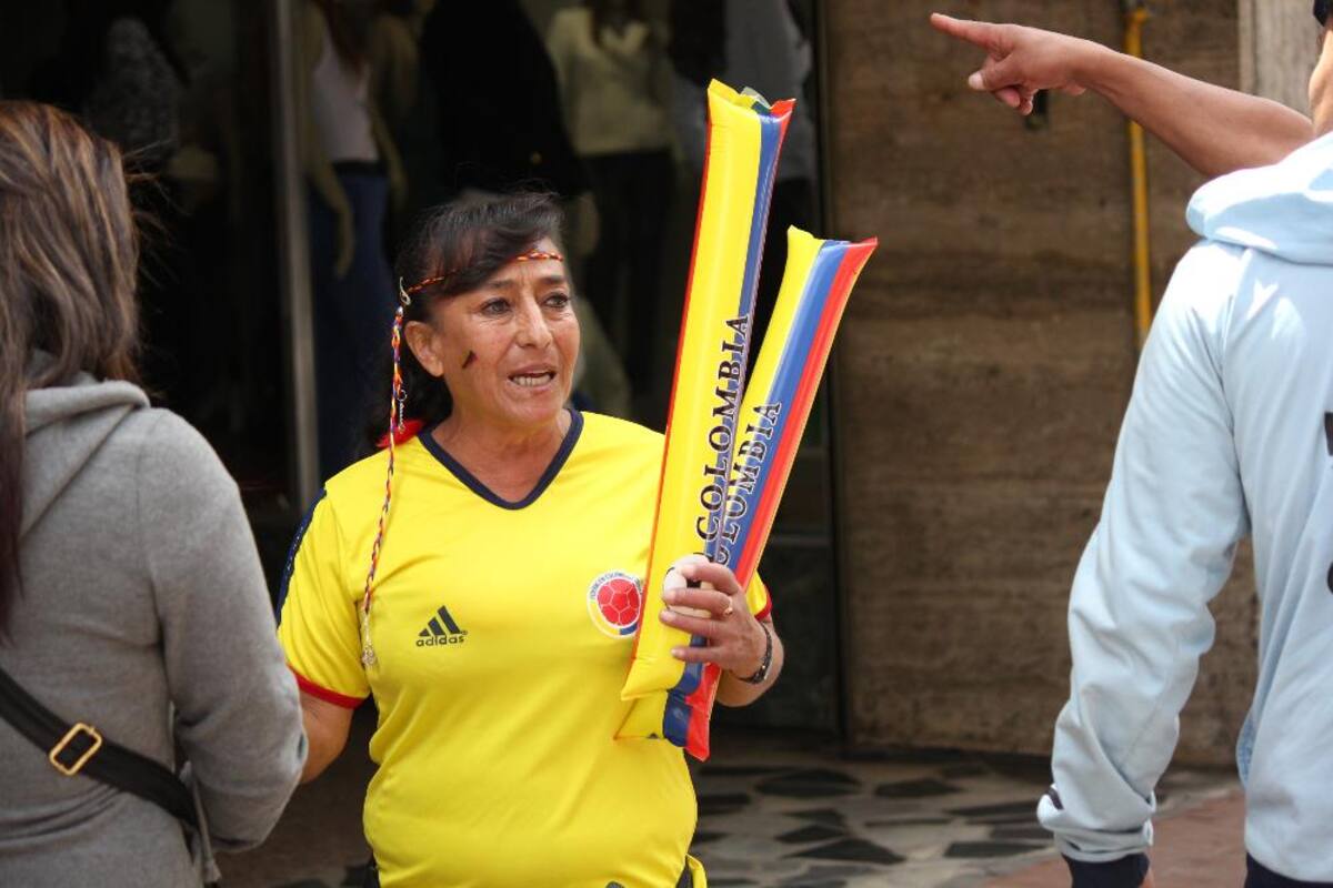 La plaza de Bolívar reúne a miles de hinchas de la selección.