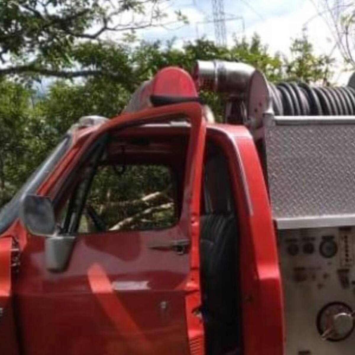Sin servicio vehículo contra incendios de bomberos de Marmato, Caldas