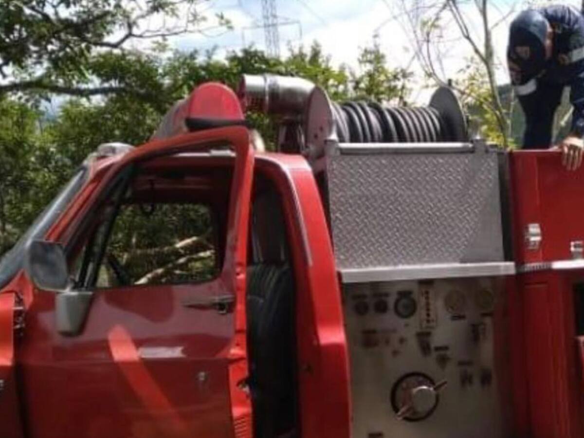 Sin servicio vehículo contra incendios de bomberos de Marmato, Caldas