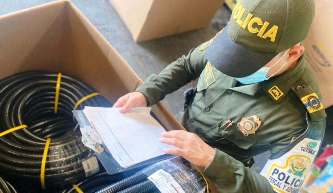 La mercancía decomisada por la Policía Fiscal y Aduanera de Cartagena, está avaluada en más de 100 millones de pesos