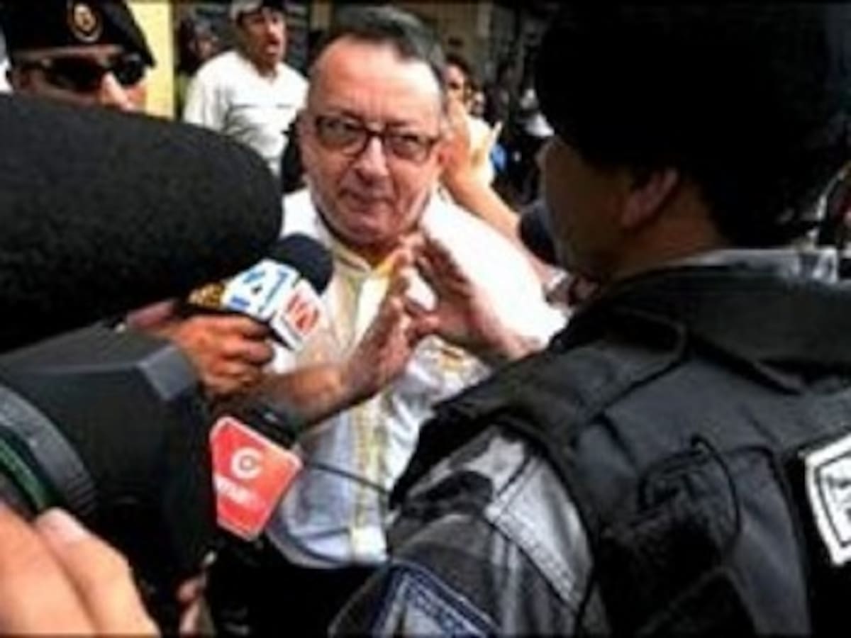 Correa afirma que periodista asilado en EEUU puede regresar a Ecuador
