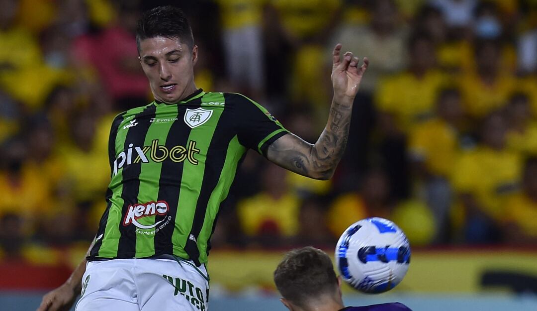 Juan Pablo Ramírez estuvo cerca de anotar un gol para el cuadro brasileño.