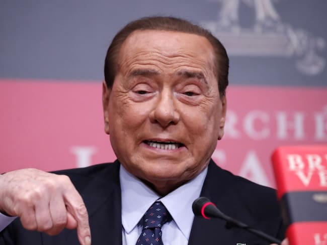 Berlusconi fue hospitalizado tras diagnóstico de COVID-19