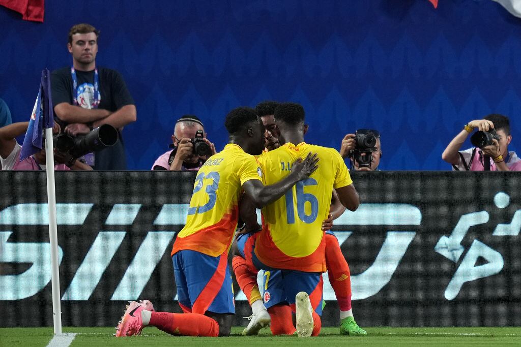 Los jugadores de la Selección Colombia festejan el gol de Jefferson Lerma. (Photo by Grant Halverson/Getty Images)