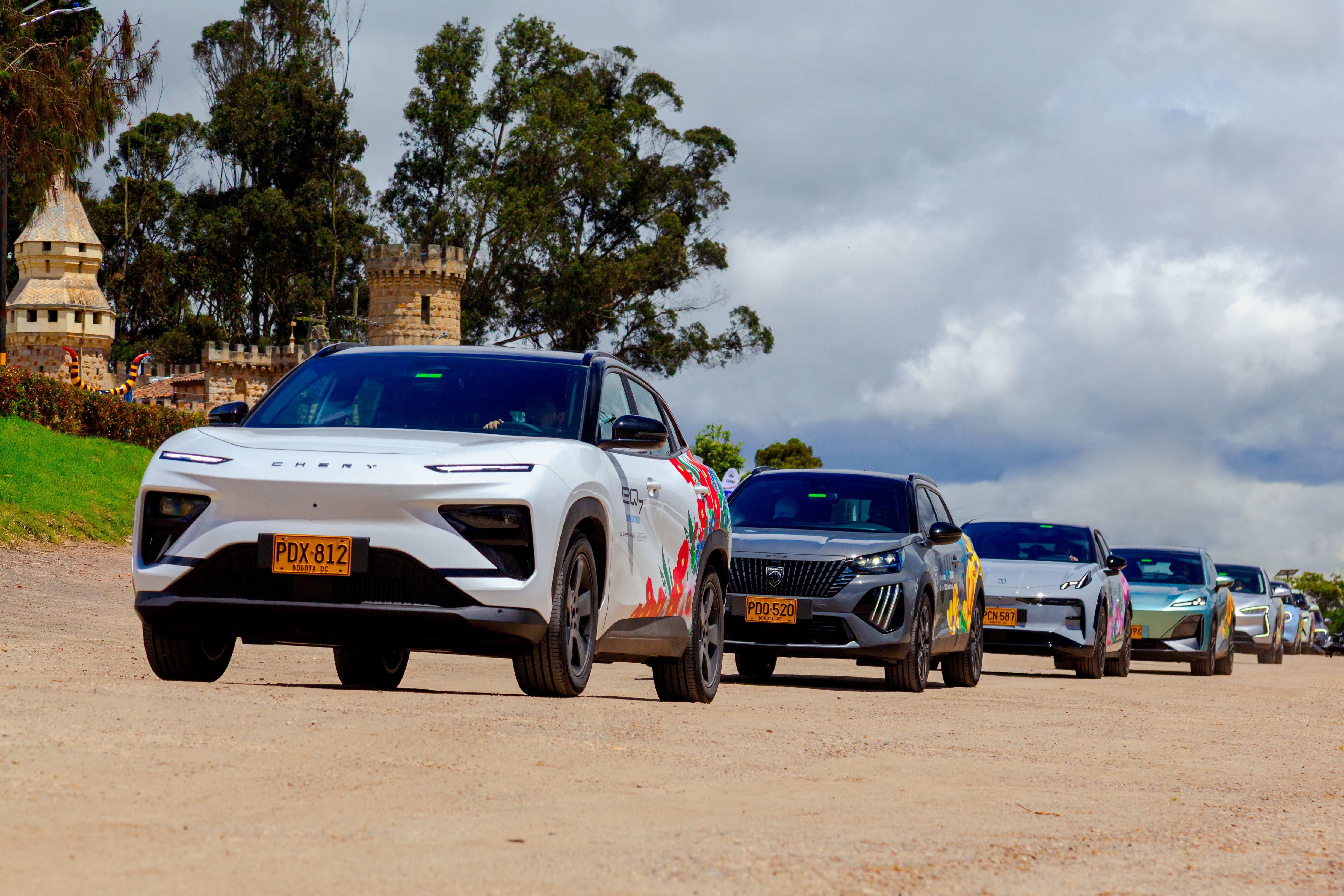 Más de 30 vehículos eléctricos e híbridos participarán en la caravana que recorrerá y la Sabana norte este sábado 26 de septiembre. Foto: suministrada.