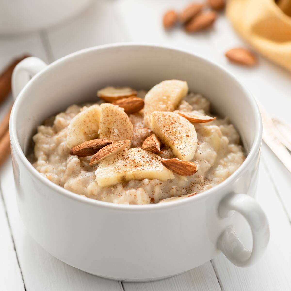 Beneficios de tomar avena con canela en las noches: mejora el colesterol y promueve el sueño