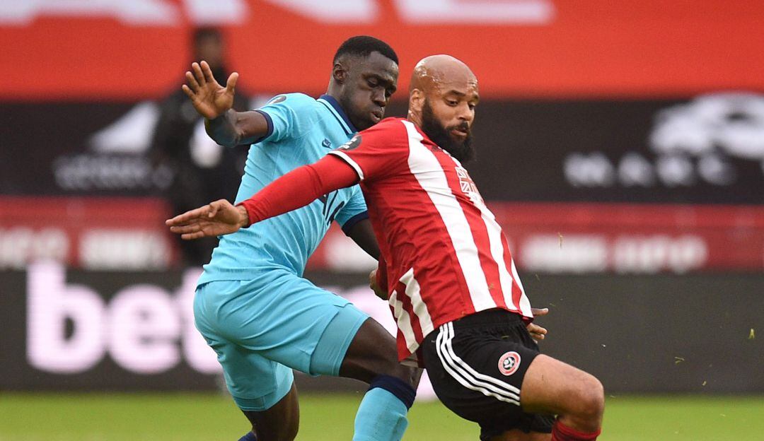 Davinson Sánchez durante el partido ante el Sheffield.