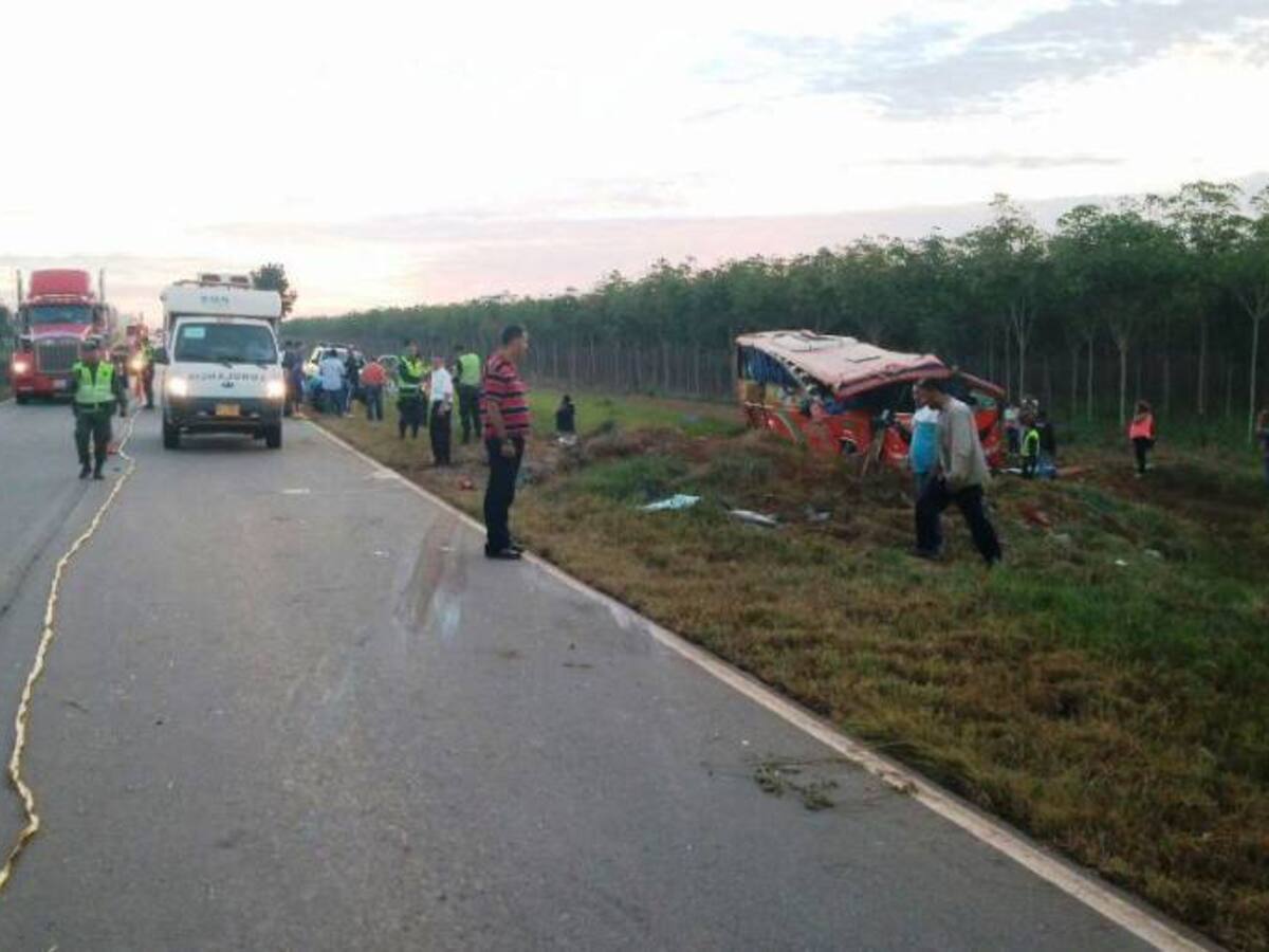 Tres heridos en accidente de bus intermunicipal cerca a Cartagena