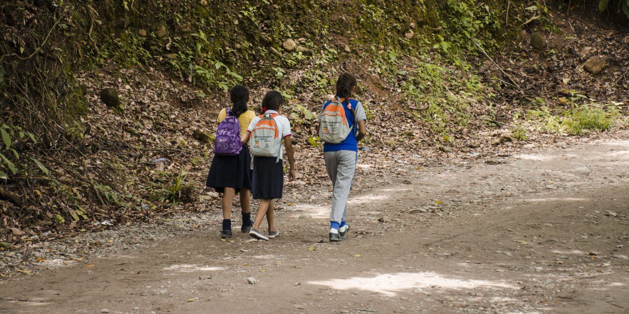 Una situación similar se presenta en la zona rural de Argelia donde fueron suspendidas las jornadas en la institución educativa Los Picos.