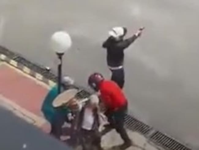 Violento atraco a dos adultos mayores en el norte de Bogotá: disparos y seguimiento desde el banco