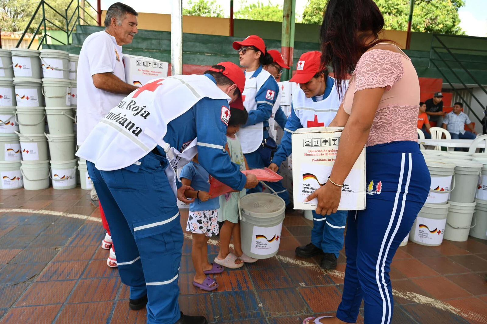 Cruz Roja Colombiana entrega ayudas humanitarias en la región del Catatumbo. / Foto: Cruz Roja Colombiana.