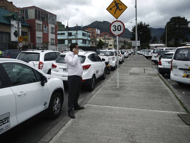 Conductor sin pase durante 25 años: En Uber nos inducen a mentir