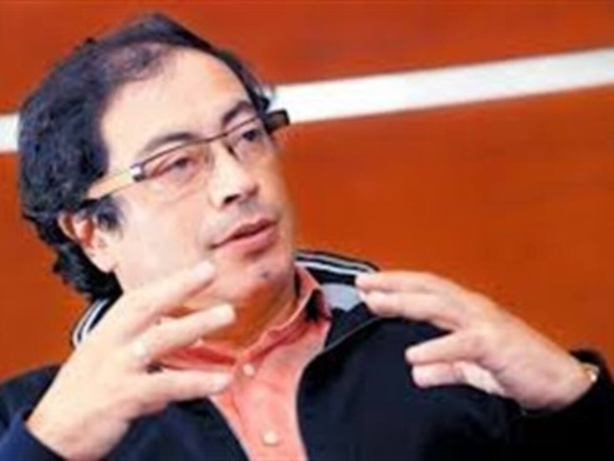 “El que trabaja con honestidad y principios no tiene que temer”: Petro