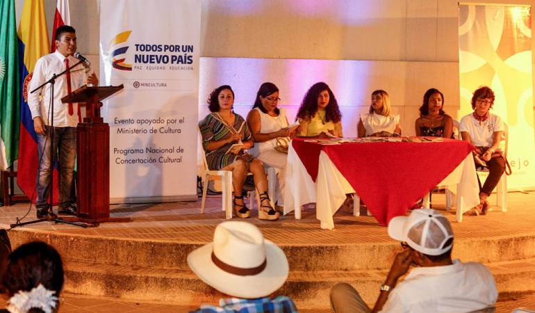 Lanzamiento del libro “Poesía para la Resistencia”.