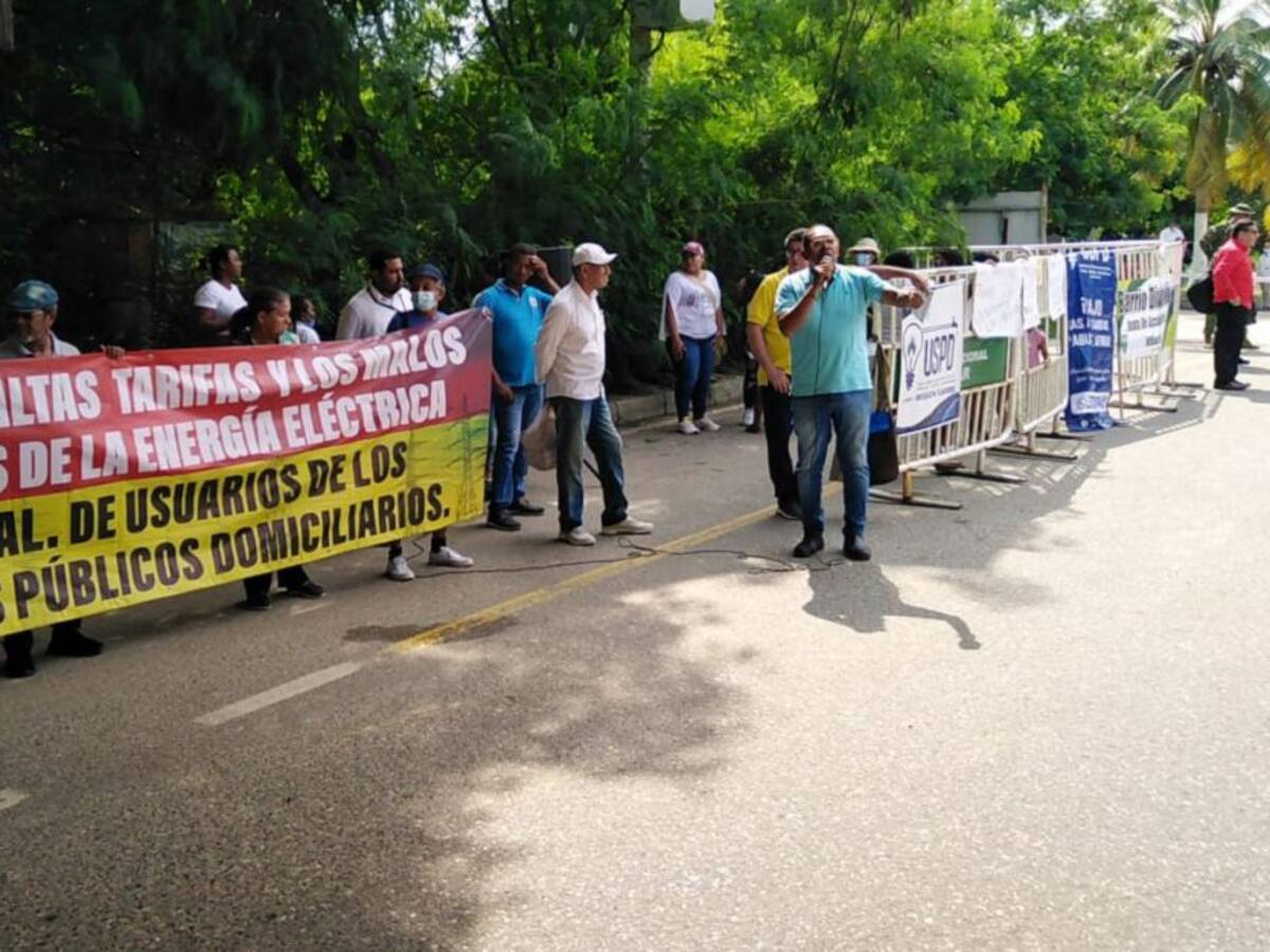 Usuarios piden eliminar cobro anticipado por plan de inversiones en energía