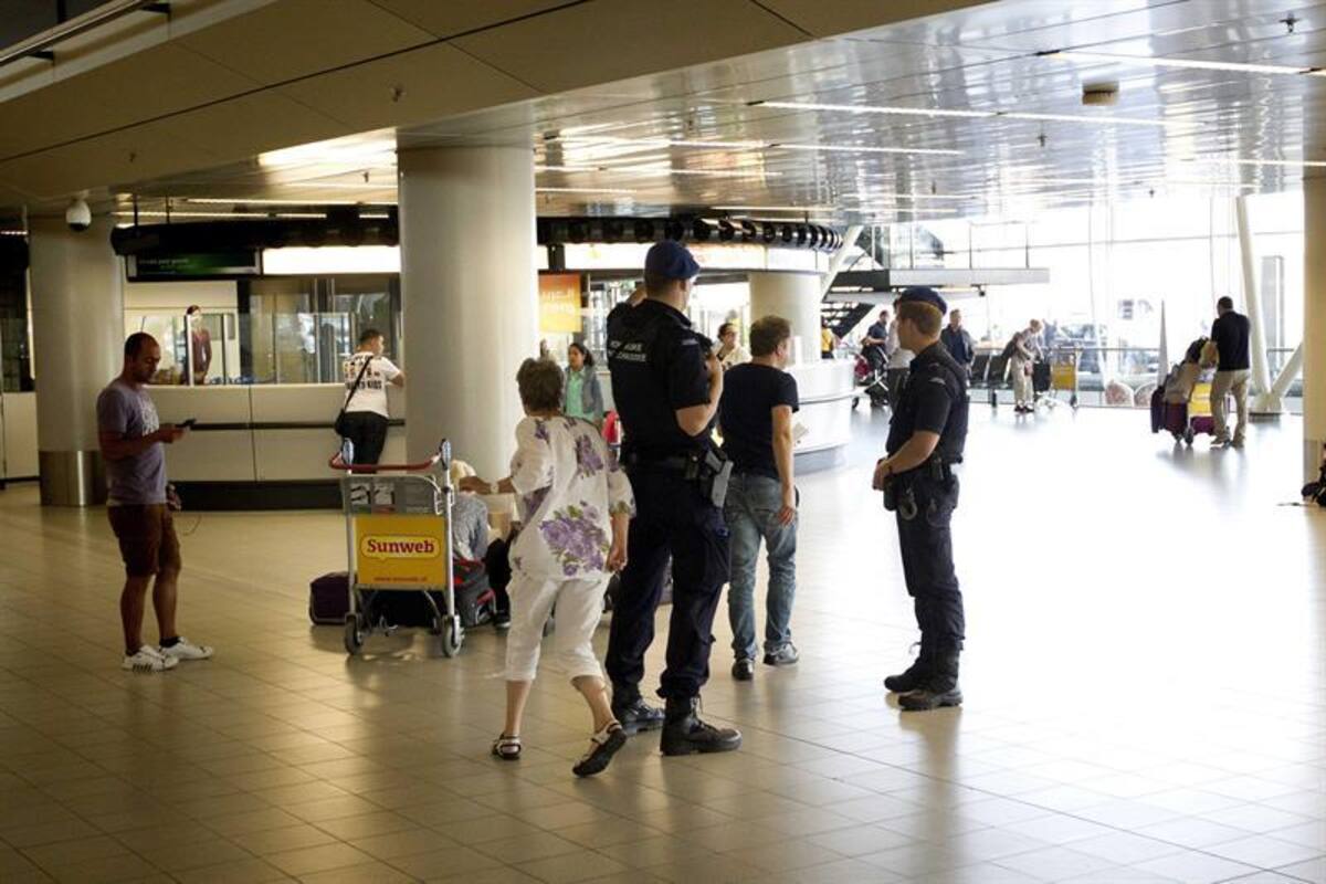 Fotos de EFE y del portal ruso lifenews.ru en el sitio de la tragedia y la angustia de las familias en el aeropuerto de Kuala Lumpur.
