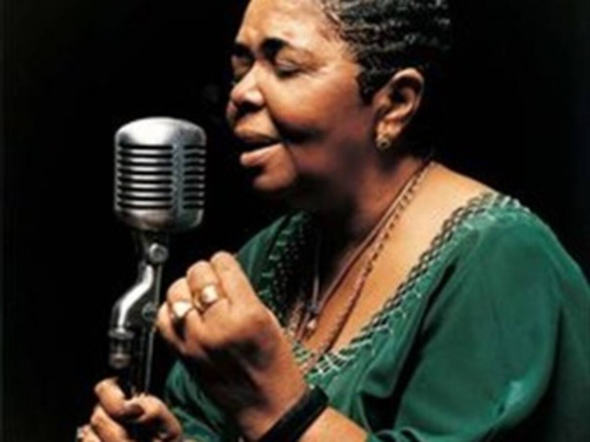 La voz de Cabo Verde, Cesária Evora, se apagó