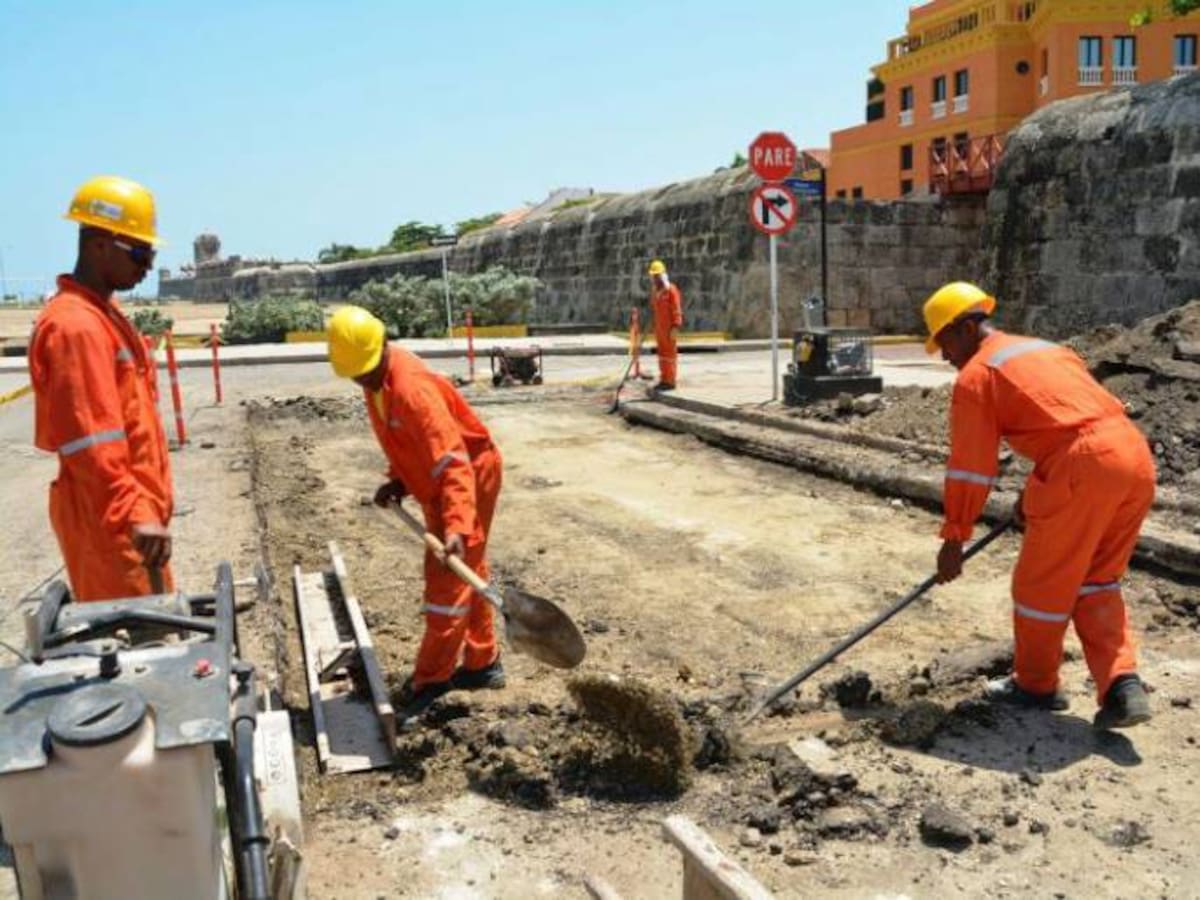 Alcaldía de Cartagen empezó a reparar vía que conduce al Parque de la Marina