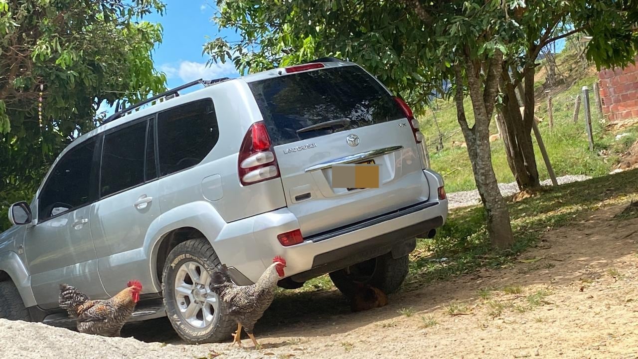 Esta sería la camioneta donde se movilizaban las víctimas. / Foto: Cortesía para Caracol Radio.