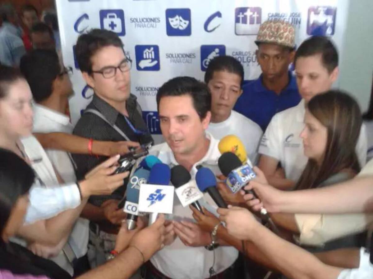No me voy, sigo como candidato: Carlos José Holguín