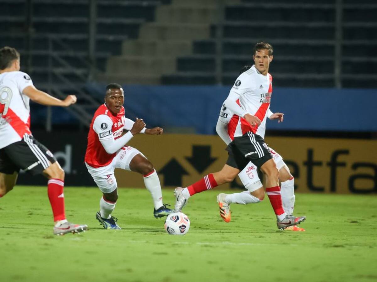 Santa Fe firma buen empate ante River, pero sigue sin ganar en Libertadores