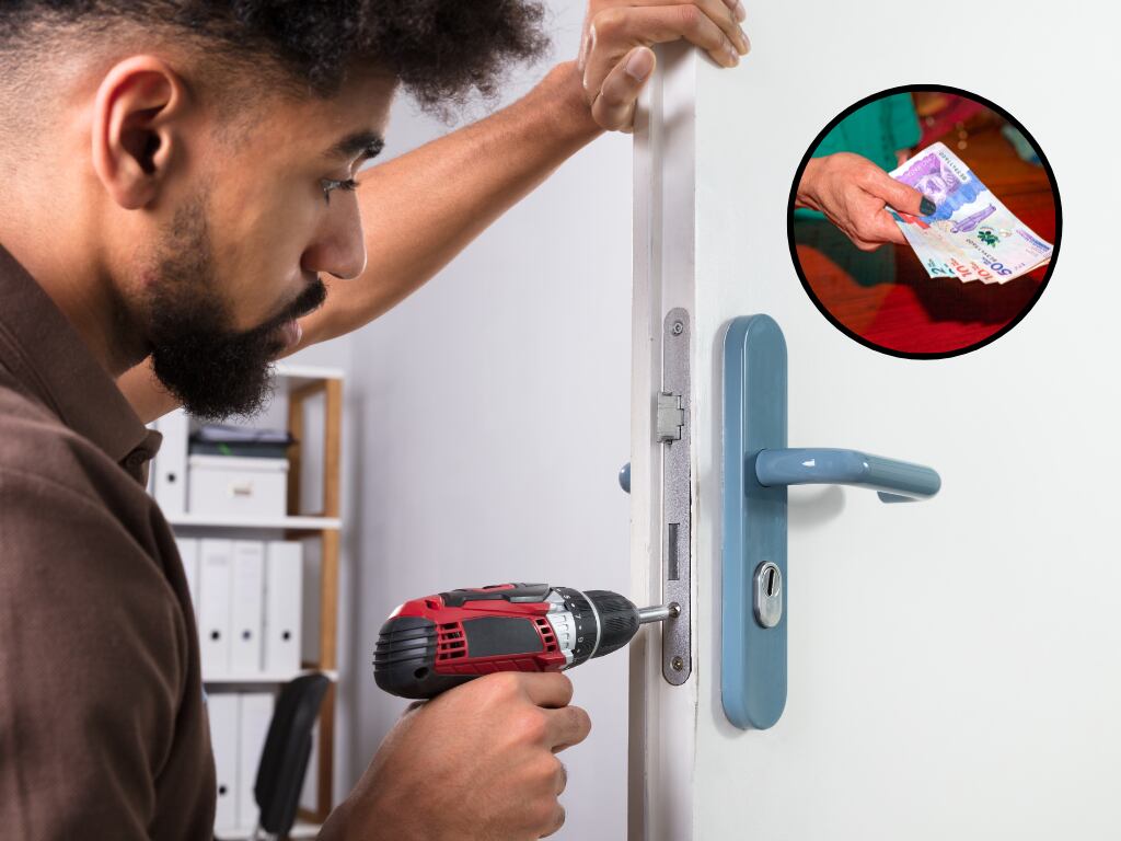 Hombre reparando la cerradura de una puerta y de fondo una persona entregando dinero colombiano (Fotos vía Getty Images)