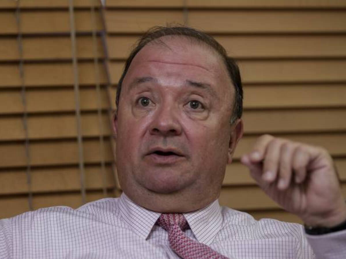 El ministro Villegas, en la mira por las redes sociales