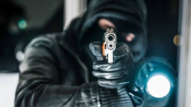 Los delincuentes lograron llevarse cerca de 40 millones de pesos luego de despojar del arma de dotación al guarda de seguridad e intimidar a los cajeros. Foto: Getty Images