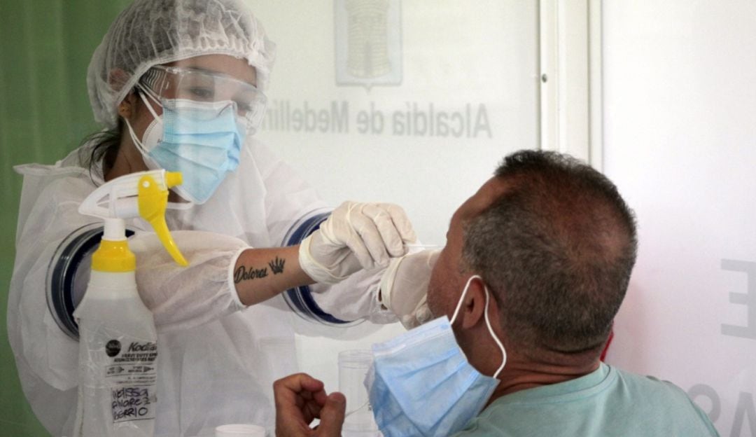 13 fallecidos y 1350 contagios por COVID en Santander