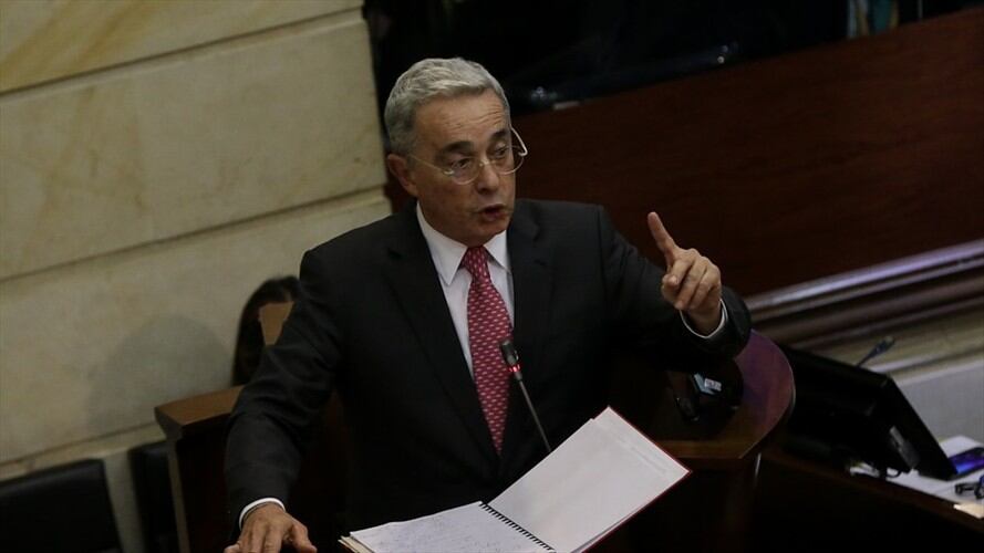 La carta que Álvaro Uribe le envió al Papa Francisco. Foto: Colprensa