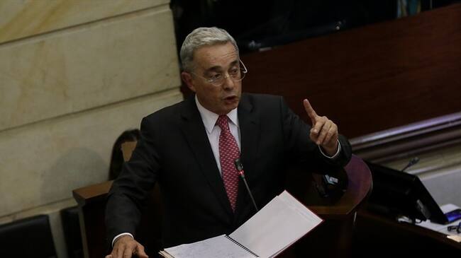 La carta que Álvaro Uribe le envió al Papa Francisco. Foto: Colprensa