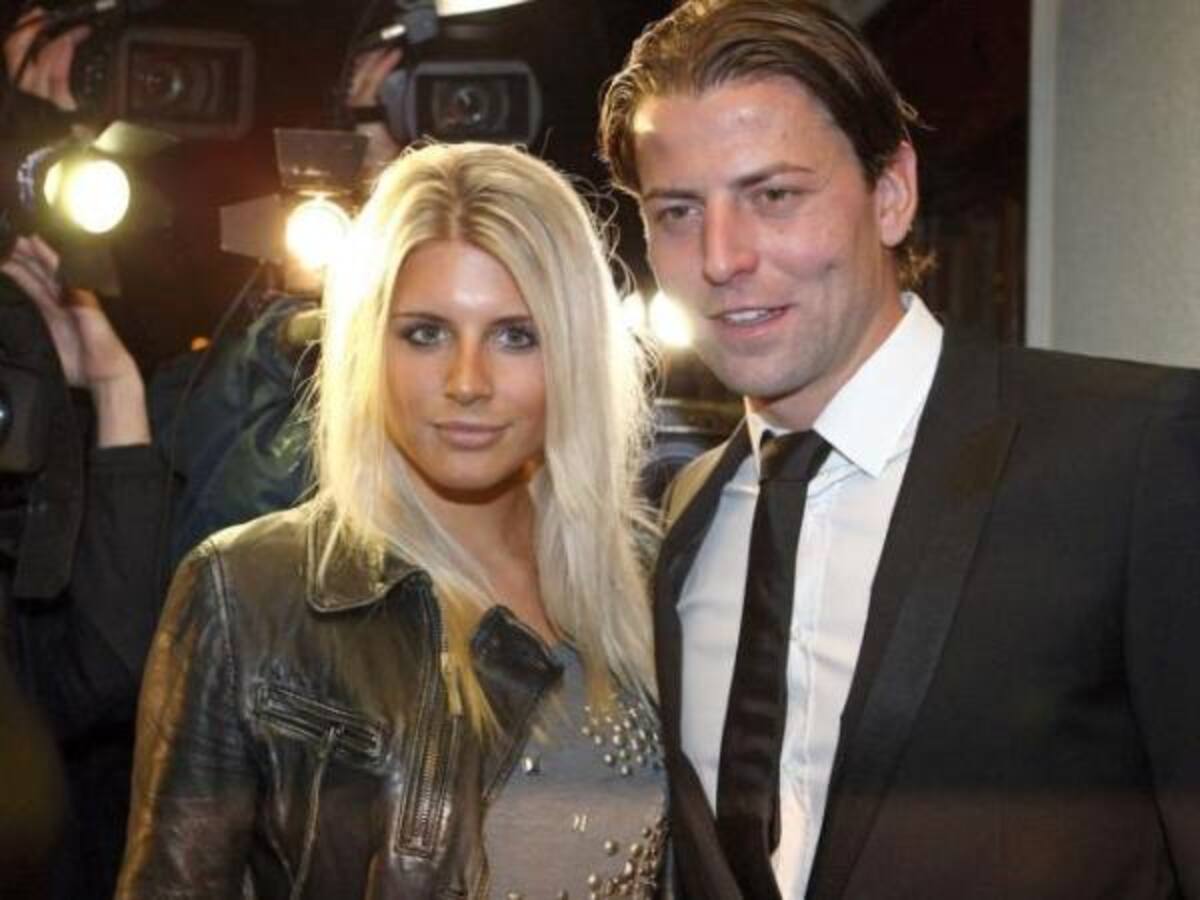 El guardameta alemán Roman Weidenfeller con su amor, Lisa Rossenbach.