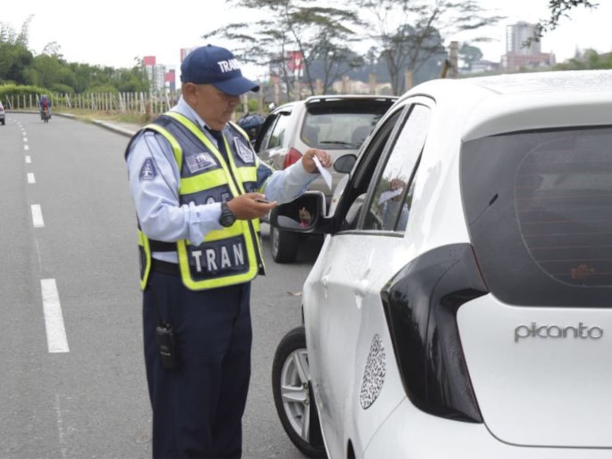 ¿Qué multa le pueden poner si es conductor de plataformas en Colombia? Valor en salarios