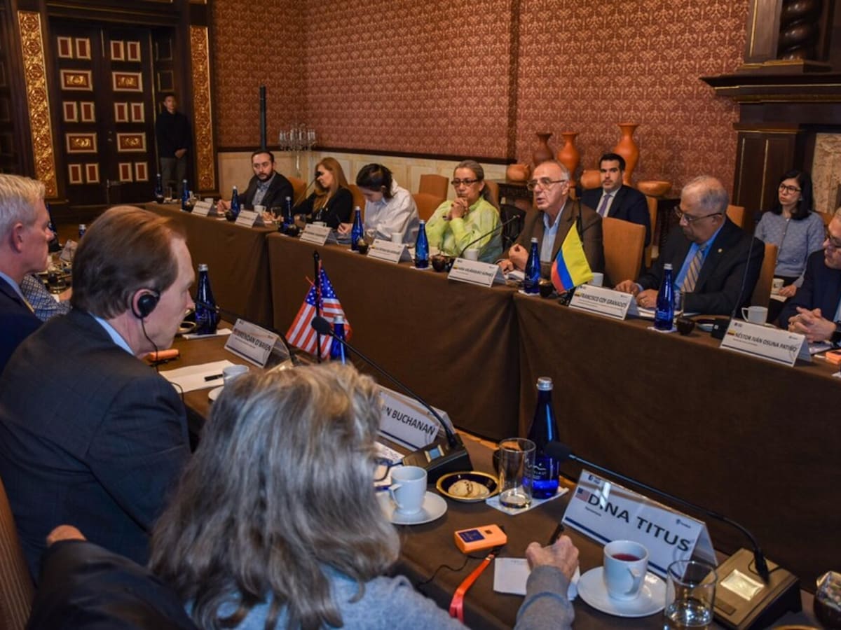 Delegación de congresistas de EE.UU. visita Colombia para discutir paz y política de drogas