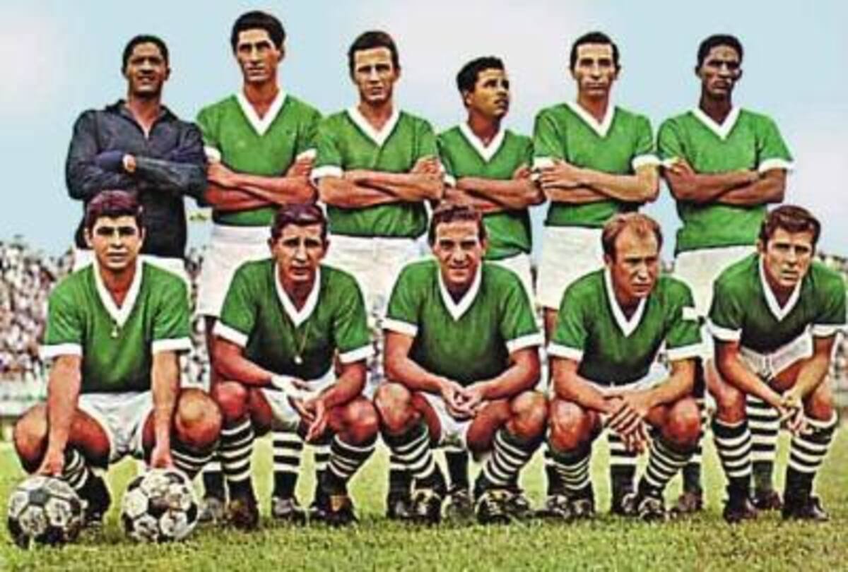 ATLETICO NACIONAL SUBCAMPEÓN 1965DE PIE IZQ-DER: Luis Largacha, Osvaldo Sierra, Eugenio Casalli, Gilberto Osorio, Héctor Lombana, “Chonto” Gaviria.ABAJO MISMO ORDEN: Oscar López, “Coco” Rossi, Eduardo Balasanian, Carlos Campillo, Oscar Romero