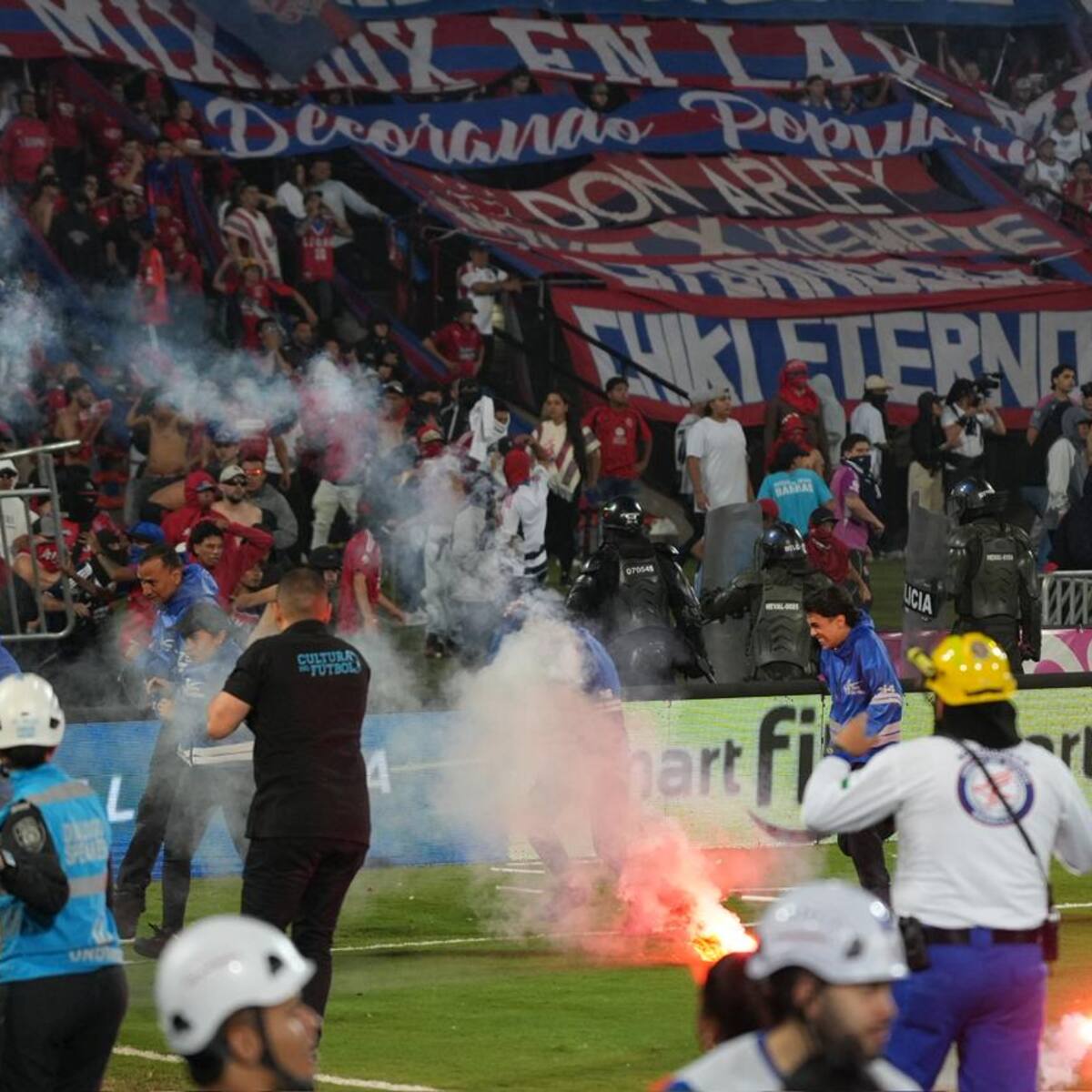 Vergonzoso: Hinchas de Medellín y Nacional se enfrentan en el Atanasio Girardot tras final de Copa