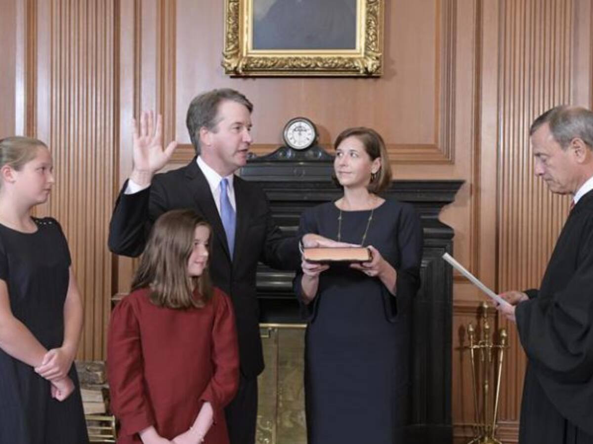 Kavanaugh prestó juramento como miembro de la Corte Suprema de EE.UU.