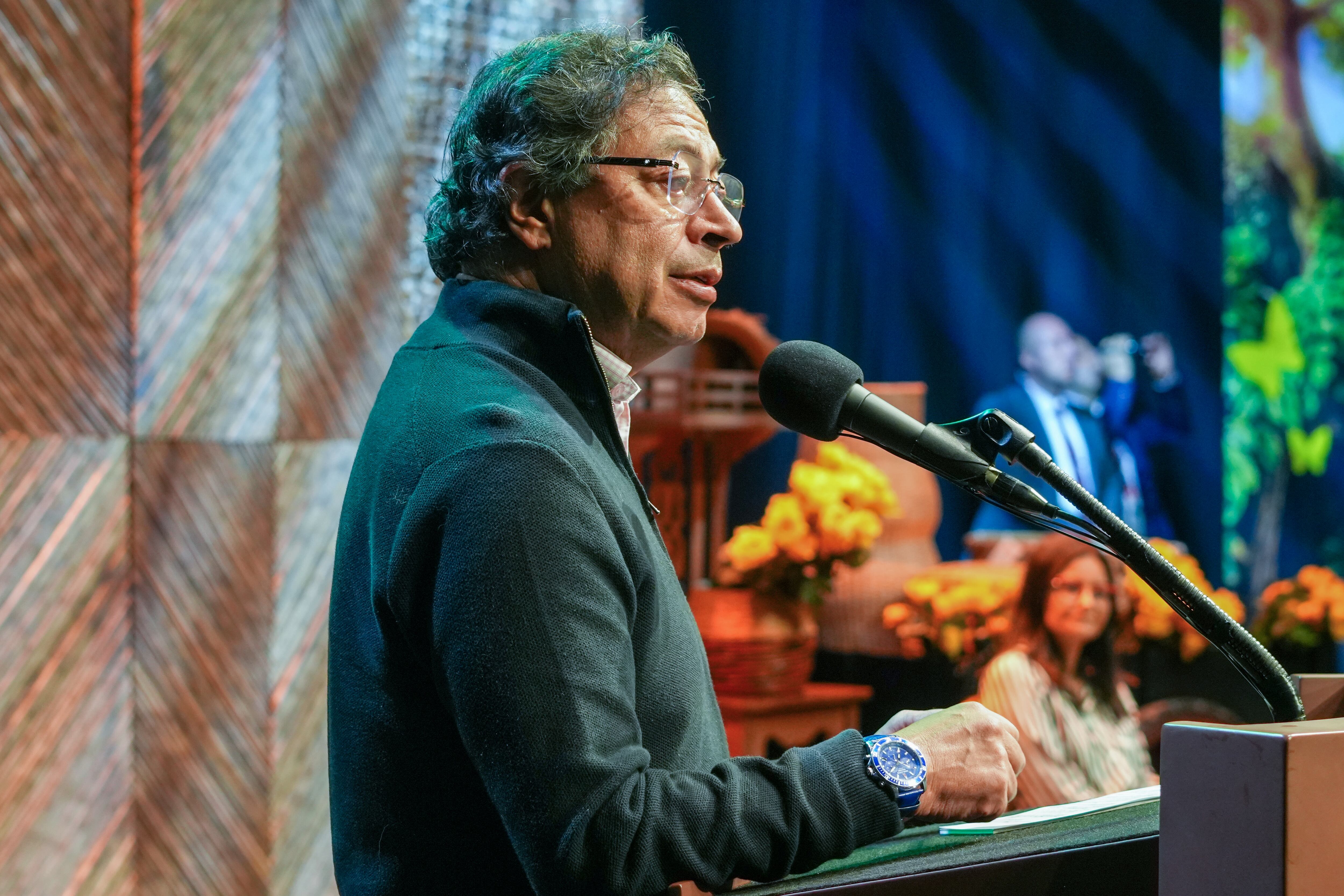 AME4458. BOGOTÁ (COLOMBIA), 27/02/2025.- Fotografía cedida por la Presidencia de Colombia del mandatario colombiano Gustavo Petro, hablando durante la presentación de su nuevo gabinete de Gobierno este jueves, en el Centro Nacional de las Artes Delia Zapata en Bogotá (Colombia). EFE/ Presidencia de Colombia /SOLO USO EDITORIAL/SOLO DISPONIBLE PARA ILUSTRAR LA NOTICIA QUE ACOMPAÑA (CRÉDITO OBLIGATORIO)