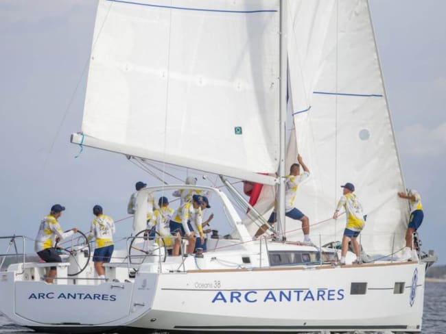 Escuela Naval de Cartagena obtiene 2° y 3° lugar en regata sabatina