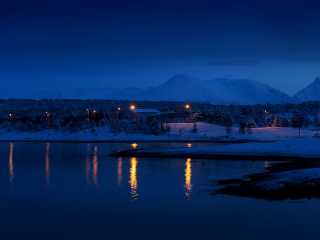 Vista durante la noche polar en Noruega (Foto vía Getty Images)