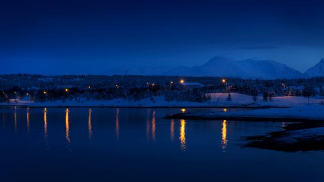 Vista durante la noche polar en Noruega (Foto vía Getty Images)
