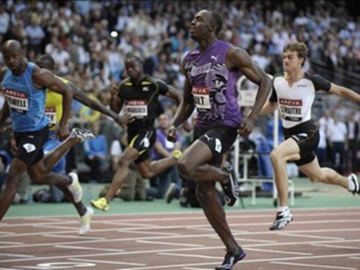 Usain Bolt derrota a Powell en París con una marca de 9.84