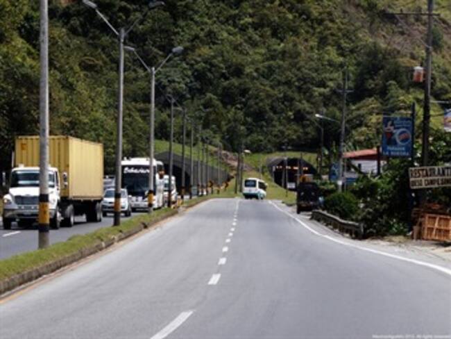 Sigue cerrada la vía de Medellín - Bogotá