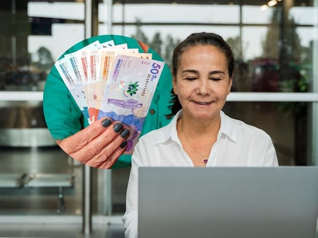 Persona mayor mirando en su computador / Persona con billetes colombianos en la mano (Getty Images)