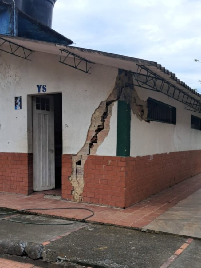 El colegio atiende a más de 1.100 estudiantes; mientras se construye una nueva sede
