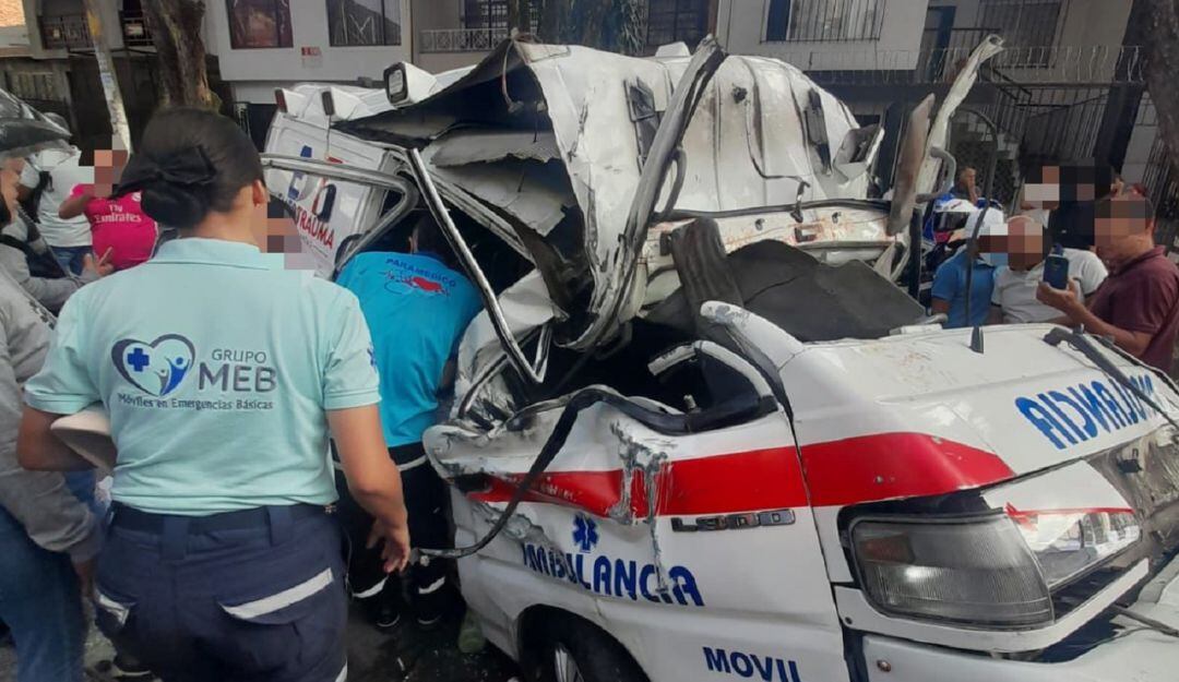 Ambulancias chocan al sur de Cali