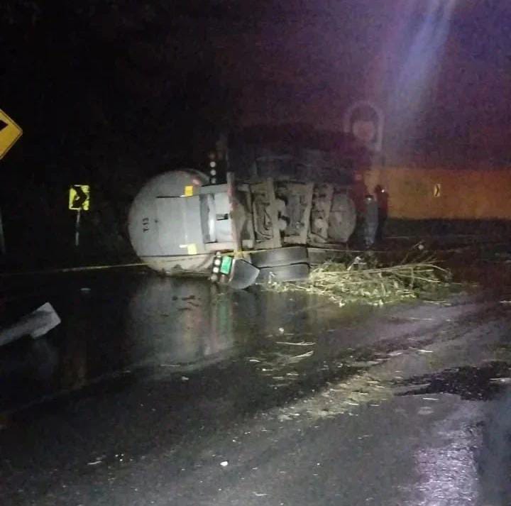 El accidente de tránsito cobró la vida del conductor del tractocamión